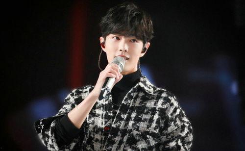 肖战颁奖吃瓜,揭秘娱乐圈幕后故事