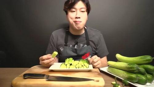 国外小哥吃瓜视频,揭秘娱乐圈幕后真相